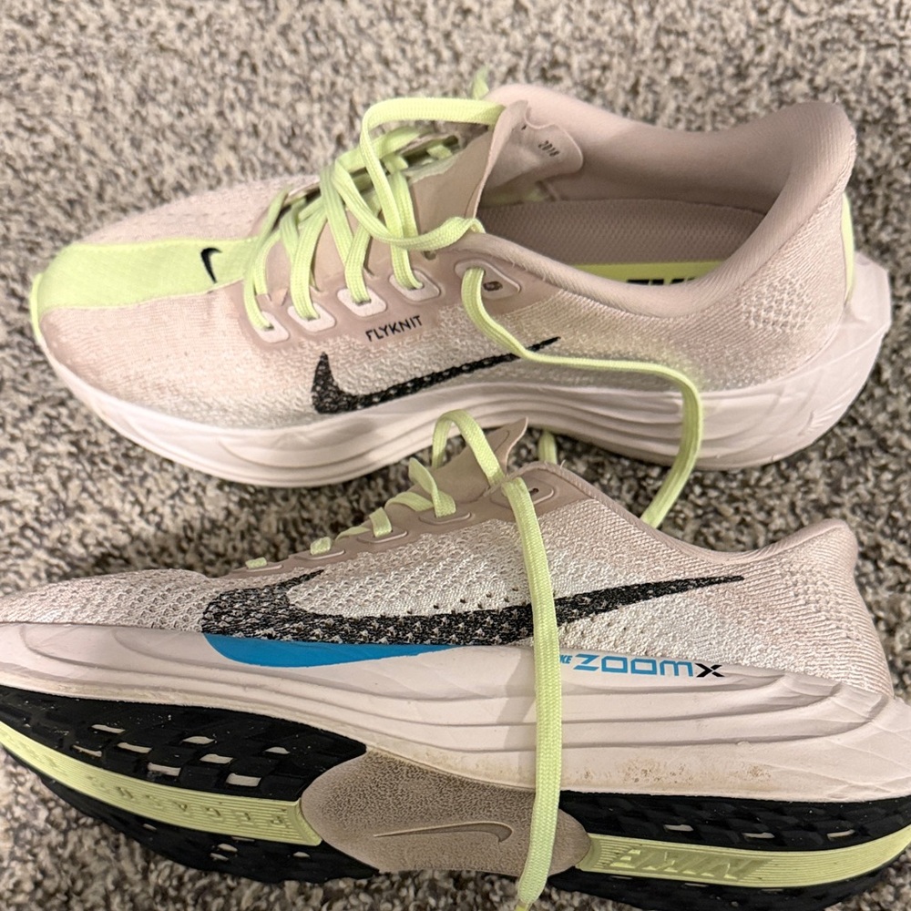 Nike Pegasus Plus Women's Running Sneakers - Picture 2 of 4